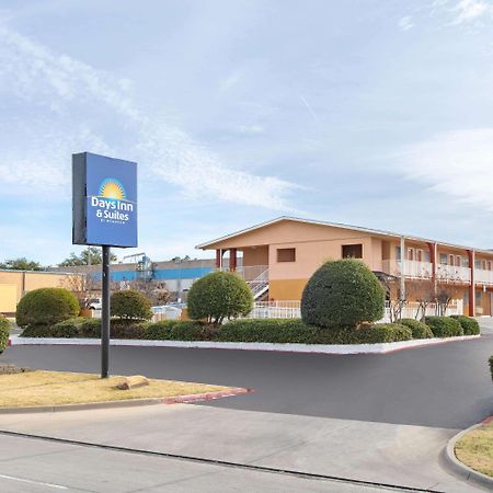 Days Inn & Suites By Wyndham Arlington Near Six Flags Extérieur photo