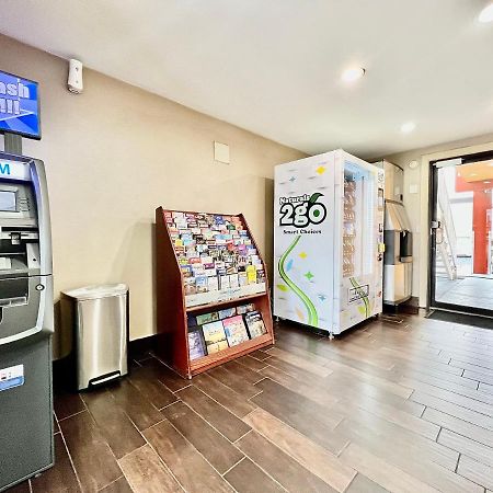 Days Inn & Suites By Wyndham Arlington Near Six Flags Extérieur photo