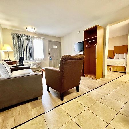 Days Inn & Suites By Wyndham Arlington Near Six Flags Extérieur photo