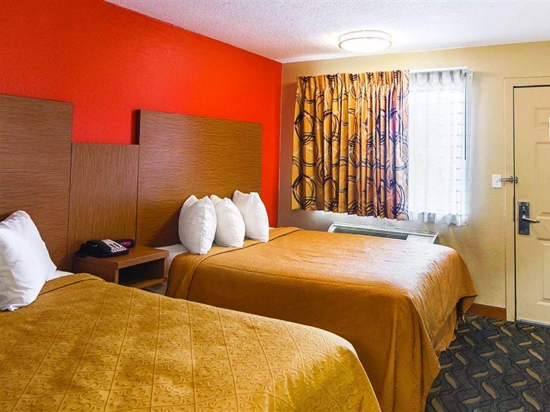 Days Inn & Suites By Wyndham Arlington Near Six Flags Extérieur photo