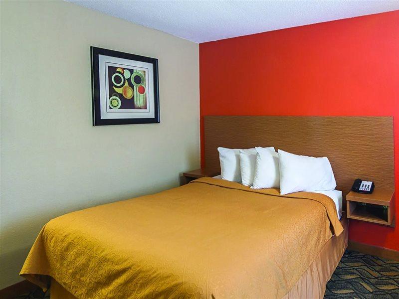 Days Inn & Suites By Wyndham Arlington Near Six Flags Extérieur photo