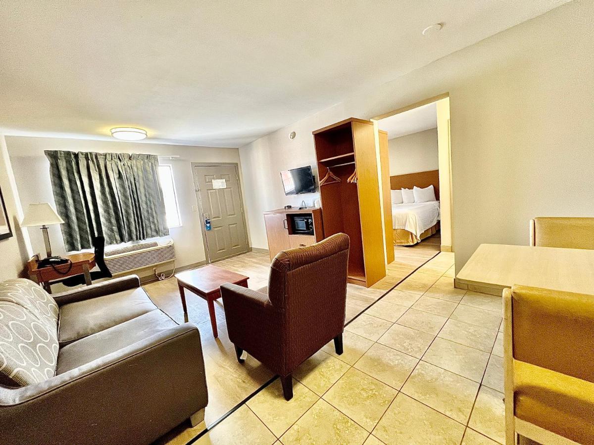 Days Inn & Suites By Wyndham Arlington Near Six Flags Extérieur photo
