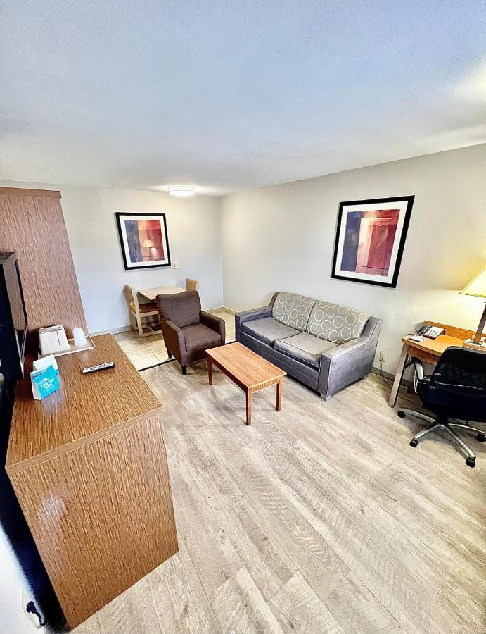 Days Inn & Suites By Wyndham Arlington Near Six Flags Extérieur photo