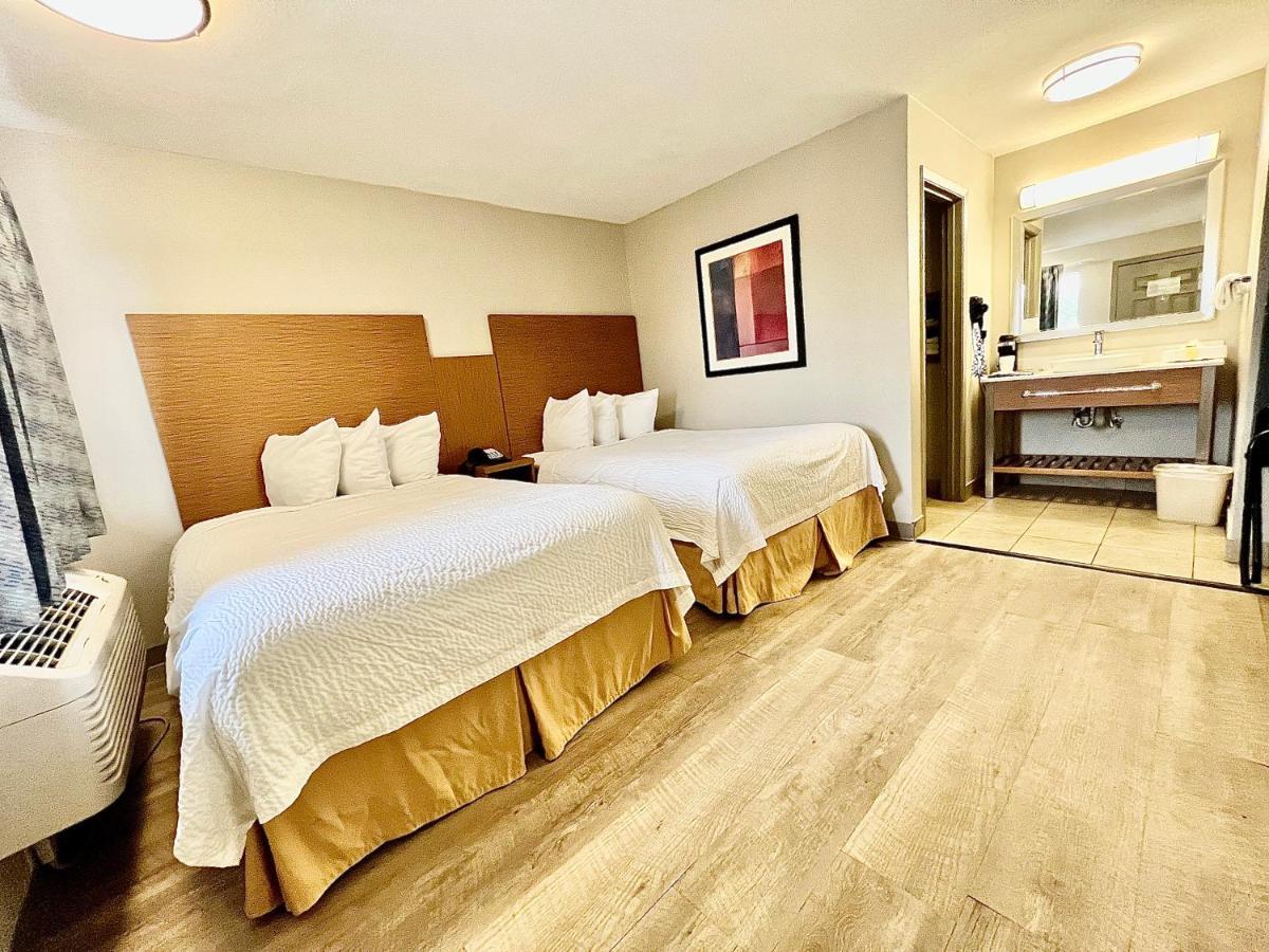 Days Inn & Suites By Wyndham Arlington Near Six Flags Extérieur photo