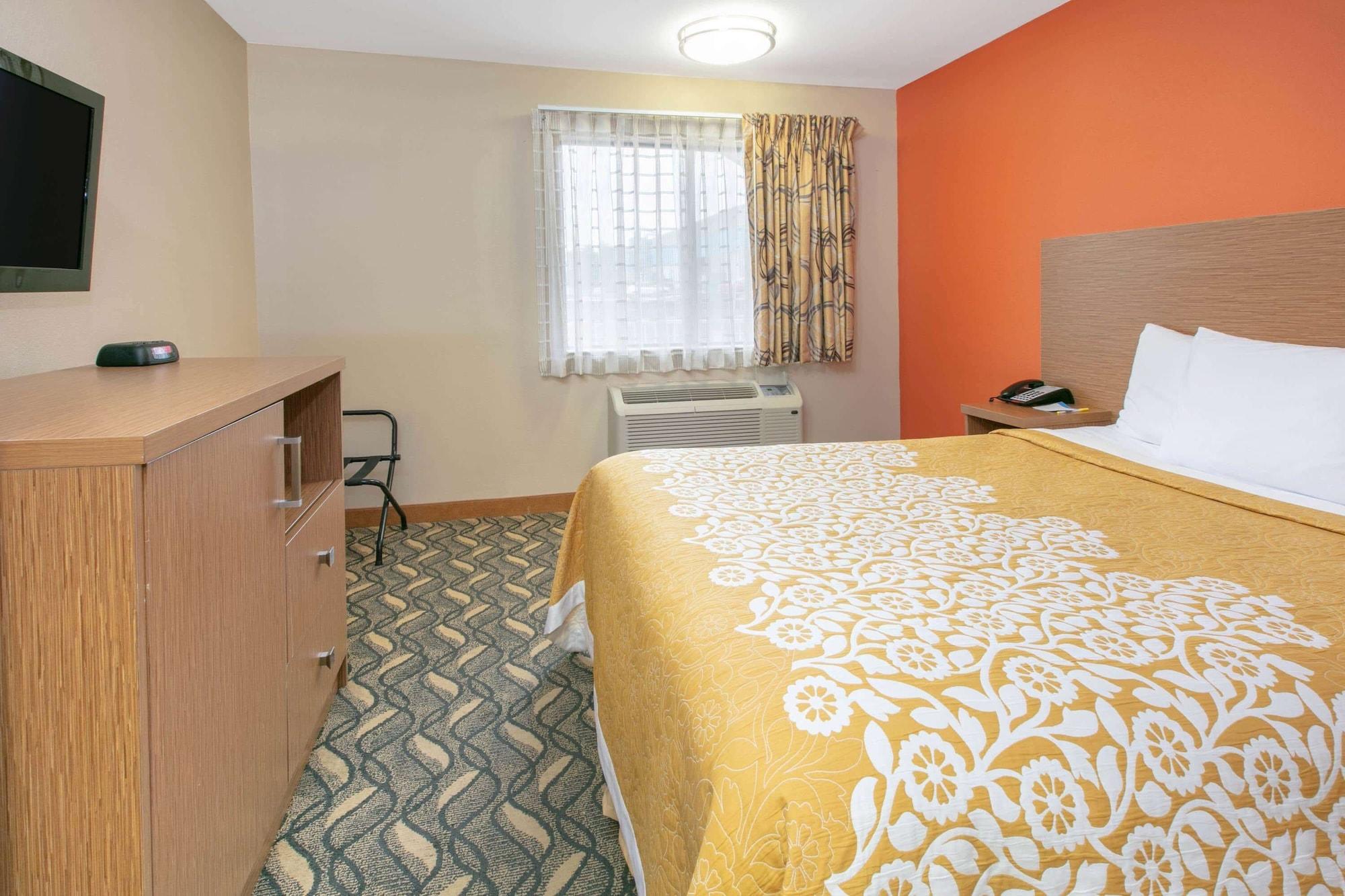 Days Inn & Suites By Wyndham Arlington Near Six Flags Extérieur photo