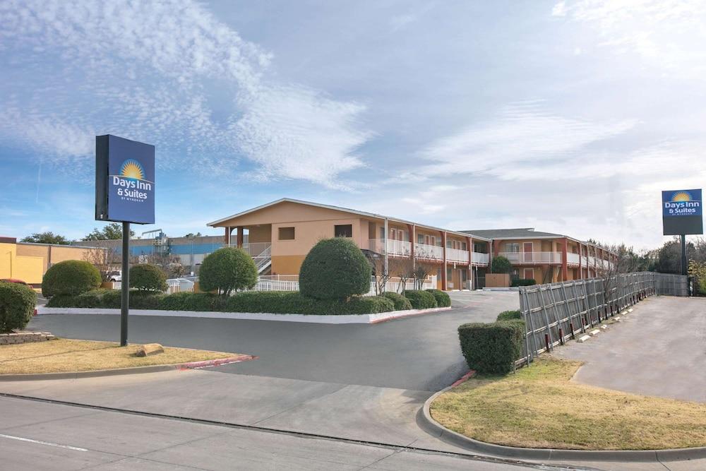 Days Inn & Suites By Wyndham Arlington Near Six Flags Extérieur photo