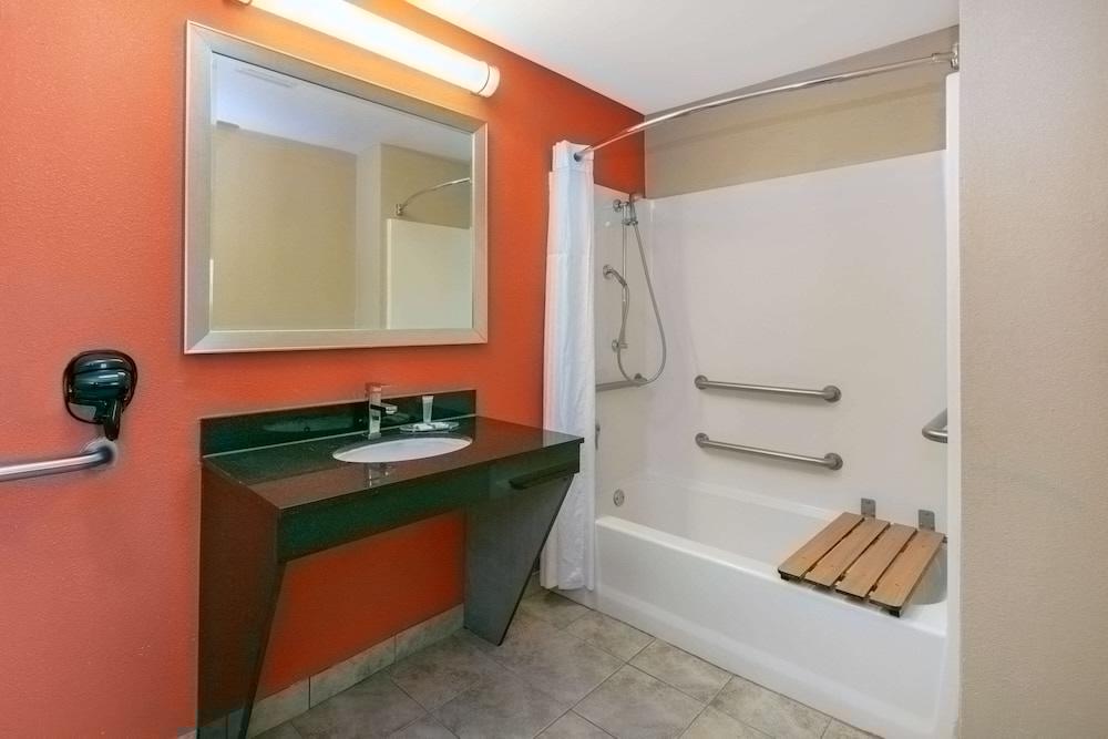 Days Inn & Suites By Wyndham Arlington Near Six Flags Extérieur photo