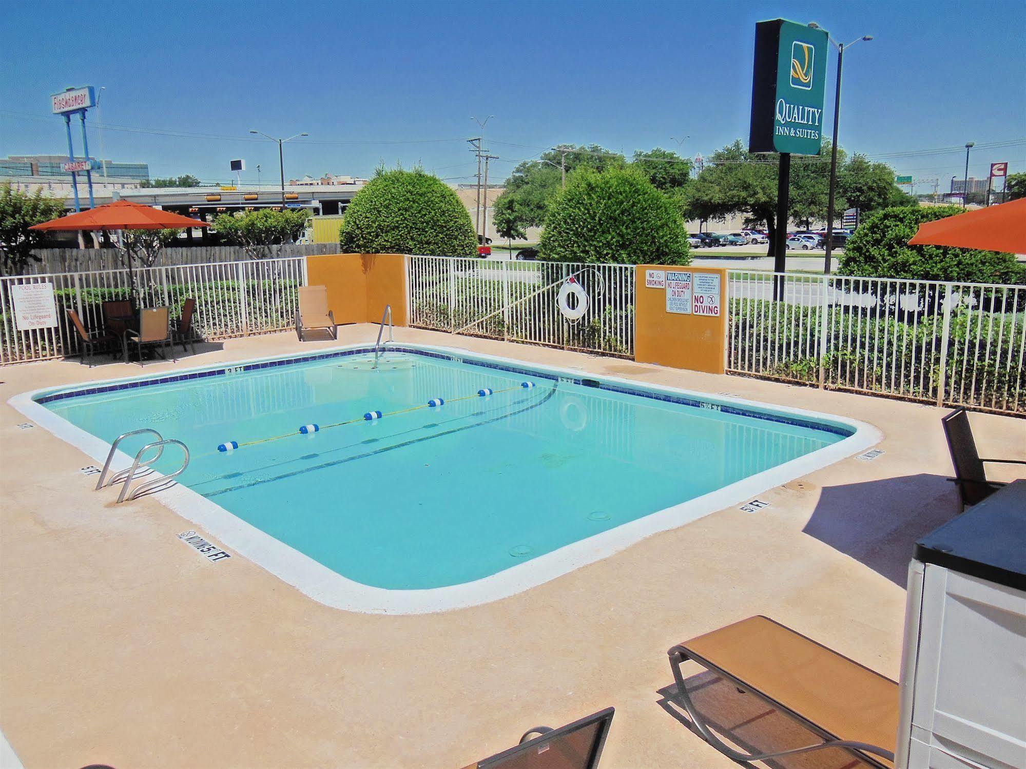 Days Inn & Suites By Wyndham Arlington Near Six Flags Extérieur photo